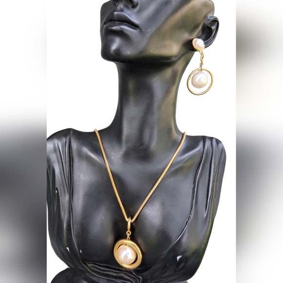 NAPIER VINTAGE GOLD TONE FAUX PEARL NECKLACE & DROP EARRINGS - Picture 1 of 8